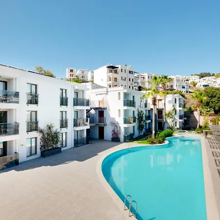 Stylish Flat W Pool N Balcony 5 Min To