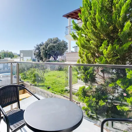Stylish Flat W Pool N Balcony 5 Min To
