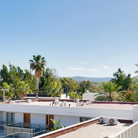 Stylish Flat W Pool N Balcony 5 Min To Apartment